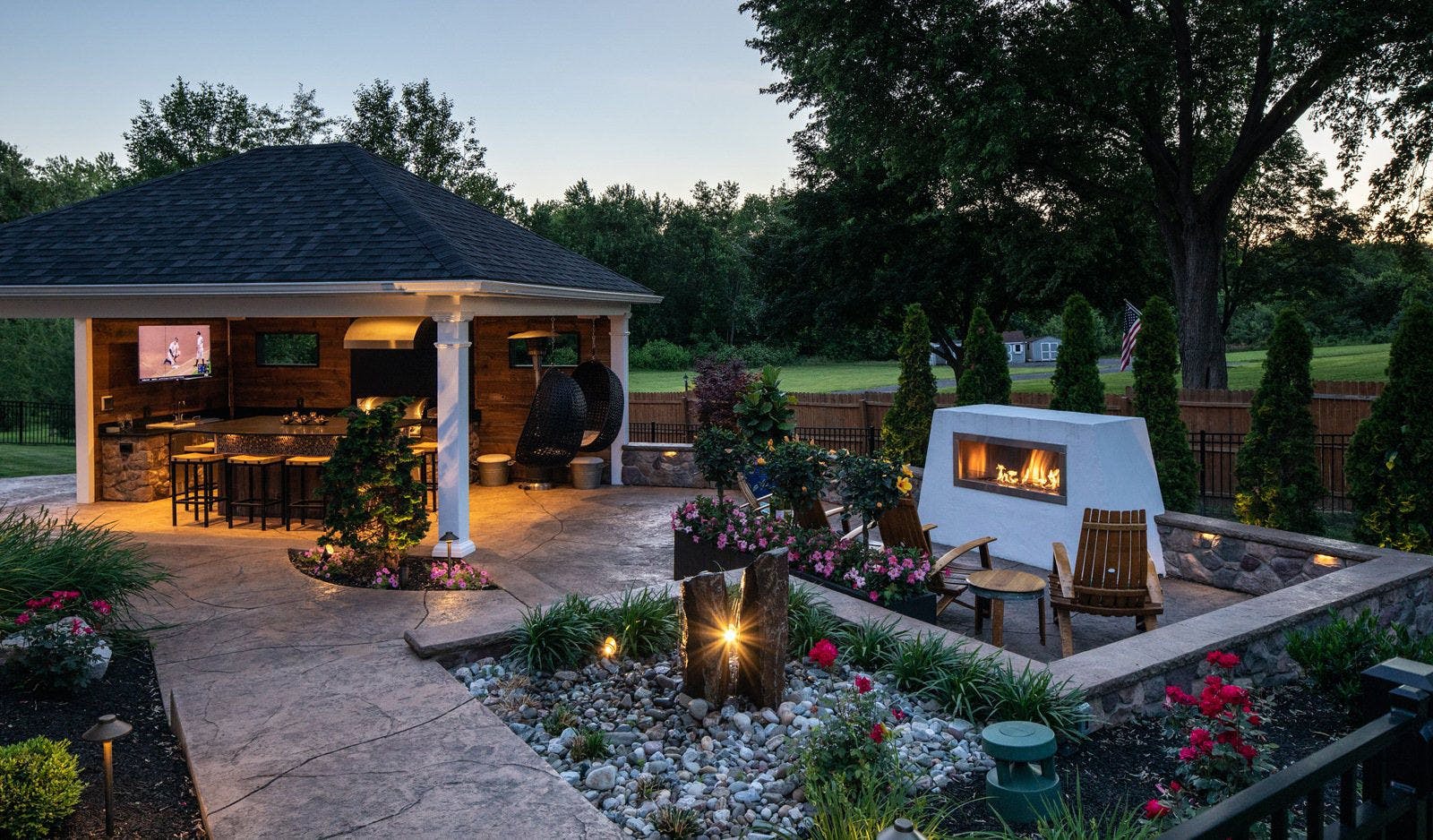 A wider look at the outdoor living space
